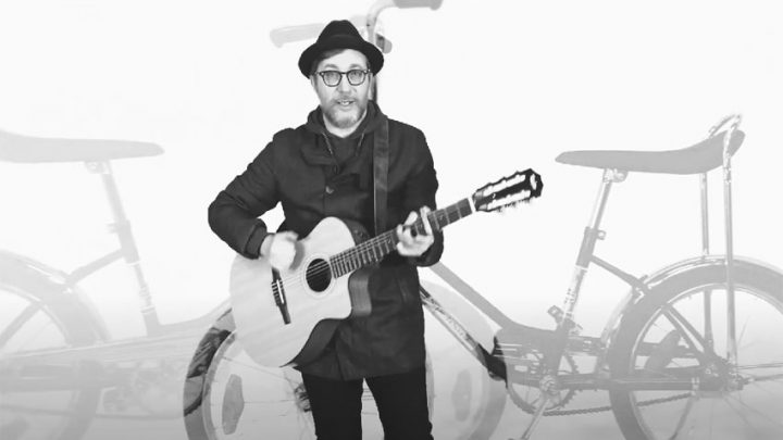 Luc De Larochellière se souvient de son bicycle siège banane